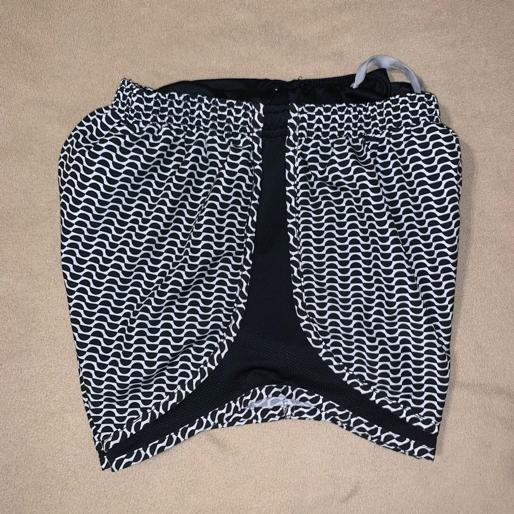 Nike Dri-Fit Tempo back white running shorts xs